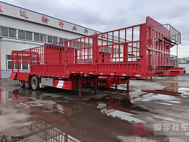 新型倉欄車——公路運(yùn)輸?shù)男吕锍瘫? /><br />
倉欄車半掛車的創(chuàng)新技術(shù)<br />
<br />
1. 智能控制:現(xiàn)代倉欄車半掛車配備了先進(jìn)的智能控制系統(tǒng),能夠?qū)崟r監(jiān)控車輛狀態(tài),提高行駛安全。<br />
2. 環(huán)保節(jié)能:新型倉欄車半掛車采用先進(jìn)的節(jié)能技術(shù),如先進(jìn)的發(fā)動機(jī)技術(shù)和輕量化設(shè)計,大大降低了運(yùn)輸過程中的能耗。<br />
3. 安全性升級:倉欄車半掛車車身結(jié)構(gòu)堅固,配備有防撞裝置和安全氣囊,大大提高了運(yùn)輸過程中的安全性。<br />
<img onload=